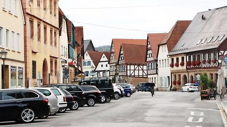 Bürgermeister und Verwaltung sind fieberhaft am Arbeiten, dass es in Teilabschnitten in der Weismainer Innenstadt mit der Kanalsanierung losgehen kann. Foto: Roland Dietz