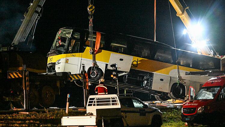 F&uuml;nf Tote bei Busunfall in der Schweiz