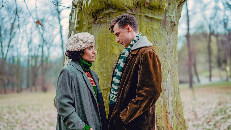 Gerta (Barbora V&aacute;chov&aacute;) und ihre gro&szlig;e Liebe Karel (Oskar Hes) wollen sich gegen die deutschen Nazi-Besatzer zur Wehr setzen.