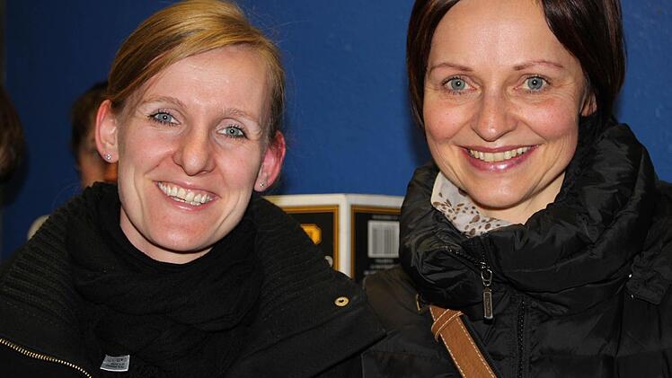 Mütter auf Ausgang: Ihre eigenen Kinder sind zwar noch zu klein fürs JUZ, aber Manuela Klawitter (links) und Andrea Werner wollten sich die Räume schon mal anschauen.