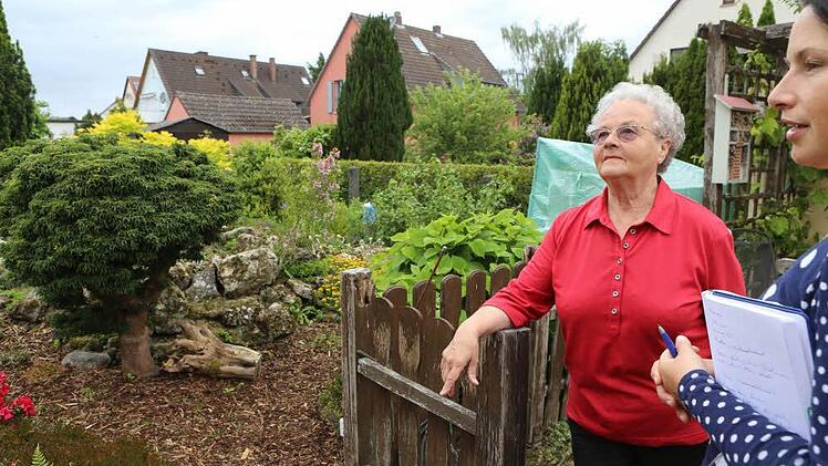 Die Traumgarten AG zu Besuch im Heidegarten von Annemarie und Manfred Heidenreich in Melkendorf. Foto: Barbara Herbst
