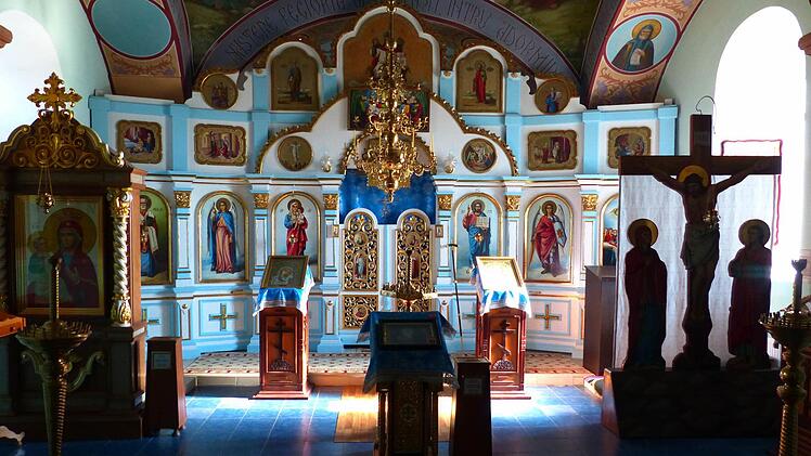 Die orthodoxe Religion erlebt eine Renaissance. Viele zu Sowjet-Zeiten missbrauchten Kirchen - hier das Kloster Tipova - erstrahlen in neuem Glanz.