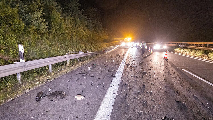 Heftiger Autounfall auf der A73: Eltern und wenige Monate alter S&auml;ugling blieben unverletzt