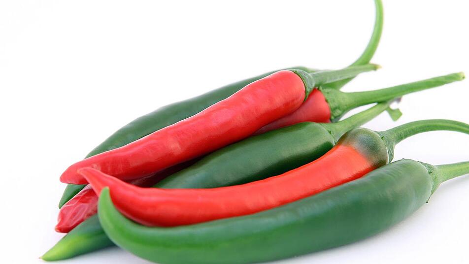 Die natürliche Schärfe von Chilis kann deinen Appetit zügeln.