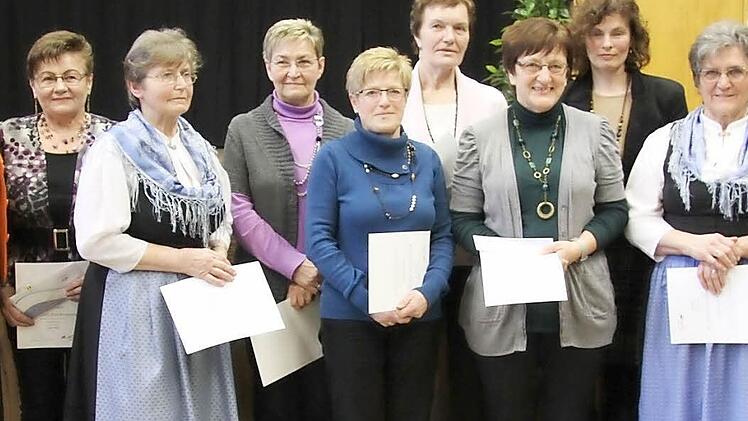 Der BBV ehrte verdiente langjährige Ortsbäuerinnen für 30, 35, 40, 45 und 50 Jahre Dienstzeit.