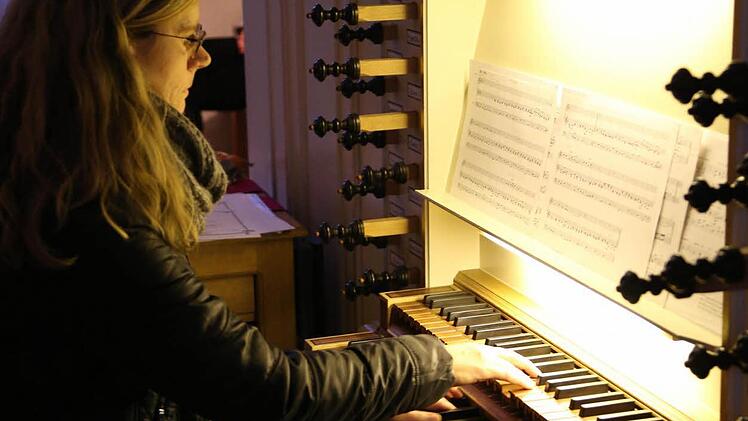 Maria Roth an der Köglerorgel Foto: Franz Galster
