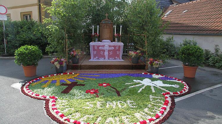 Kreisformen wie beim Blumenteppich 2008 waren fimmer eine besondere Herausforderung. Foto: Sonny Adam