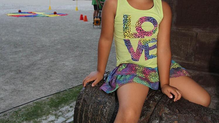 Destiny Dennis (5) ist schon ganz neugierig auf den Einsatz der Bat-Detektoren. Denn sie hat noch nie eine Fledermaus gesehen. Foto: Sonny Adam