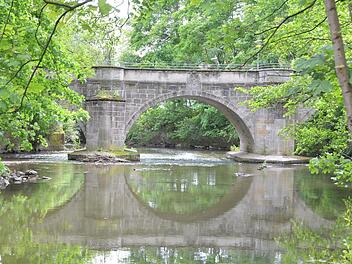 Die Judenbrücke über der Itz. Foto: Rainer Lutz