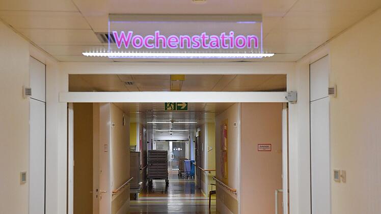Im Klinikum Bamberg war bei einer Krankenschwester Tuberkulose diagnostiziert worden. Nun gibt es die ersten Testergebnisse für 128 Mütter und Neugeborene. Foto: Ronald Rinklef