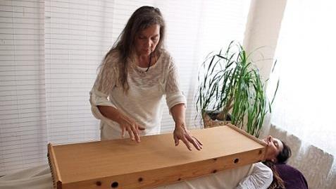 Der Klang vom Monochord ist besonders intensiv.