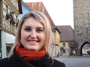 In Höchstadt hat Regina Enz eine neue Heimat gefunden. Als Geschäftsführerin des Vereins "Karpfenland Aischgrund" hat sie von dort aus den ganzen Landkreis kennengelernt.     Foto: Evi Seeger