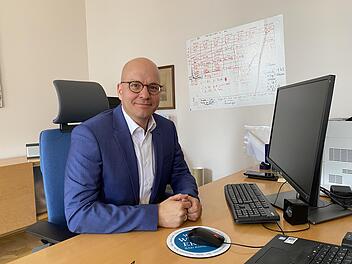 Oberbürgermeister Dirk Vogel schaut mit gemischten Gefühlen auf den kommenden Winter.