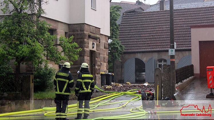Cadolzburg: Blitzeinschlag in Einfamilienhaus - "Flammen schlugen aus Dach"
