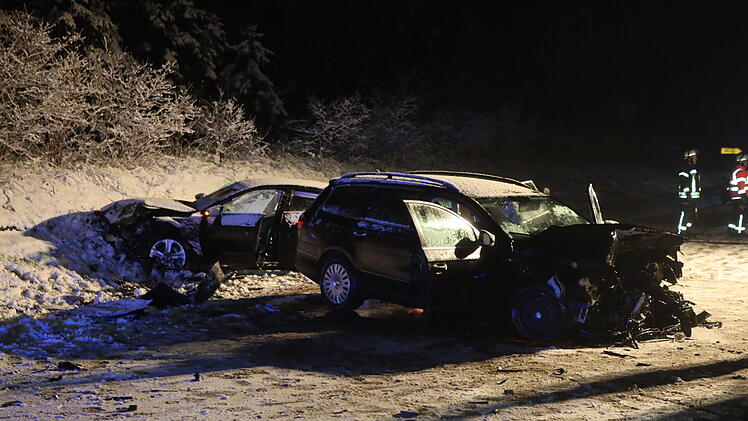 Schwere Kollision - Glätteunfall bei Feucht