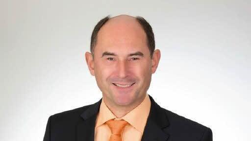 Überraschung in Biebelried: Roland Hoh (CSU/Freie Bürger) setzt sich mit 53,6 Prozent der Stimmen gegen die amtierende Bürgermeisterin Renate Zirndt (ABL) durch. (lni)