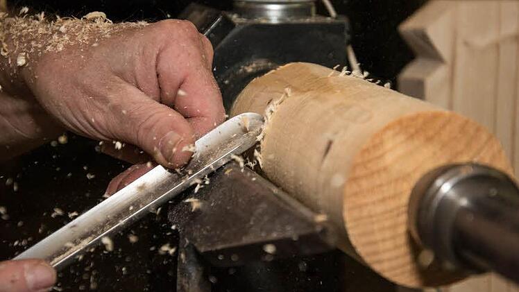 Mit Fingerfertigkeit und Geduld  Foto: Björn Hein