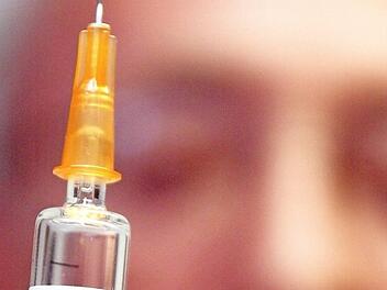 Die Forchheimer Apotheken erkennen eine hohe Nachfrage an Grippeimpfdosen. Foto: Andreas Lander/dpa
