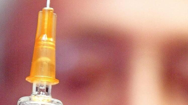 Die Forchheimer Apotheken erkennen eine hohe Nachfrage an Grippeimpfdosen. Foto: Andreas Lander/dpa