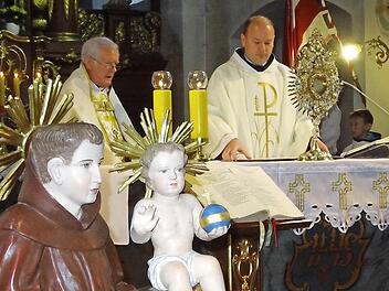 Der Heilige Antonius gilt als "Haus-und-Hof-Heiliger" der Franziskaner auf dem Heiligen Berg der Franken. Bischof Dr. Friedhelm Hofmann kam eigens zu diesem großen Fest in die Rhön. Foto: Marion Eckert