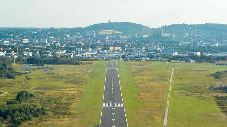 Das Instrumentenflugverfahren soll   auf dem Sonderlandeplatz in Bamberg durch Umbaumaßnahmen möglich werden. Foto: Ronald Rinklef
