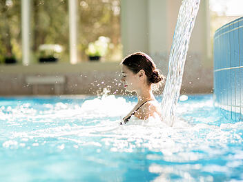 Symbolbild: Therme, Schwimmbad, Wellness