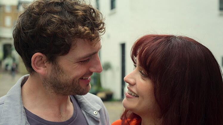 Daniel (Laurie Davidson) glaubt, in Cherry (Olivia Cooke) die Liebe seines Lebens gefunden zu haben.