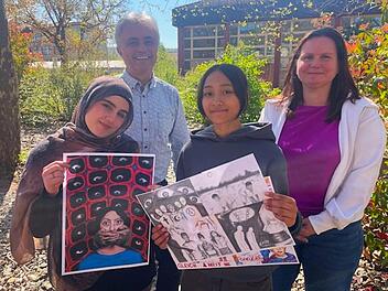 Unser Bild zeigt (von links) Aya Al Salman, Schulleiter OStD Erich Dietrich, Andrea Offner sowie Fachschaftsleitung Heike Schneider.