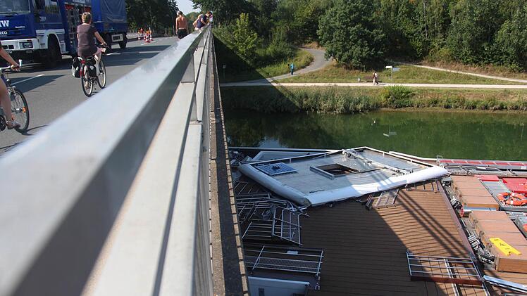 Schiffunglück auf dem Main-Donau-Kanal bei Erlangen Foto: Christian Bauriedel