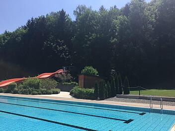 Das Kulmbacher Freibad soll neben der Rutsche mit einem Sprungturm eine weitere Attraktion bekommen. Foto: Jürgen Gärtner