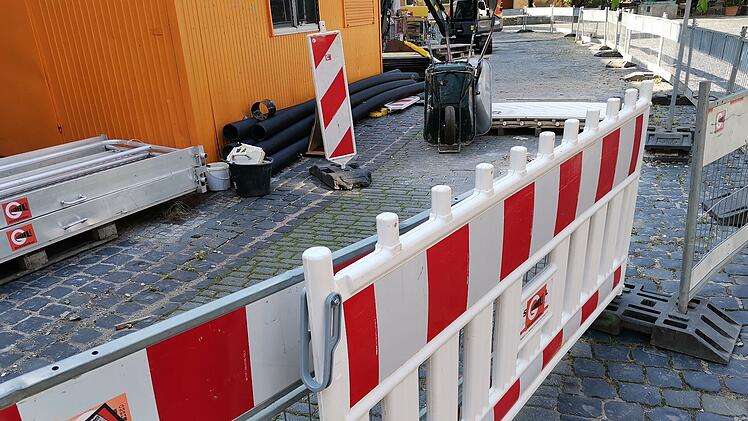 Baustelle, Absperrung, Sperrung, Bauarbeiten, Straßensanierung