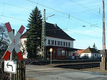 Der Eggolsheimer Bahnhof    im Ortsteil Neuses.Foto: Archiv/Wildt