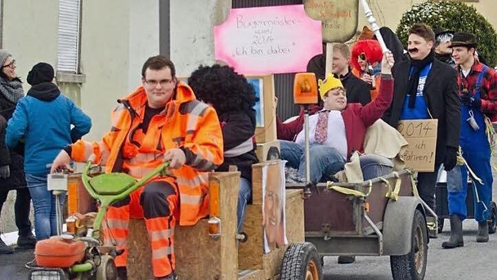 Michael Körner kutschiert Christian Gerlach, der es sich als Bürgermeister Martin gemütlich machte.