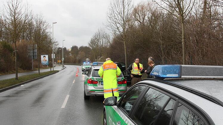 Am Mittwochmorgen (19.03.2014) ereignete sich auf der B22 am Ortsausgang von Bayreuth ein Verkehrsunfall mit toedlichem Ausgang. Foto: News5 / Fricke