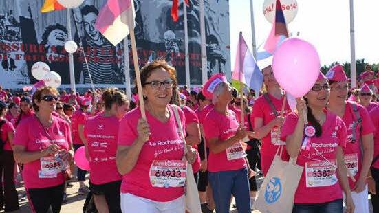 Bürgermeisterin Brigitte Meyerdierks (links) und Bezirksrätin Karin Renner (Mitte) laufen beim französischen Pinklauf mit. Fotos: privat