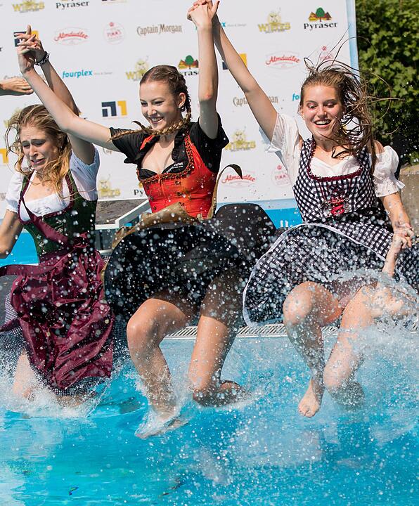 Dirndl-Flug-WM in Nürnberg