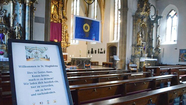 Die Stadtpfarrkirche St. Magdalena ist offen für Menschen, die in der Krise Ruhe suchen.  Foto: Bernhard Panzer