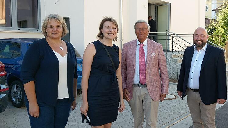 Wahlkampfauftakt in Kaltenbrunn/Itzgrund (von links): Bürgermeisterin Nina Liebermann, Emmi Zeulner, Wolfgang Bosbach und Jonas Geissler.