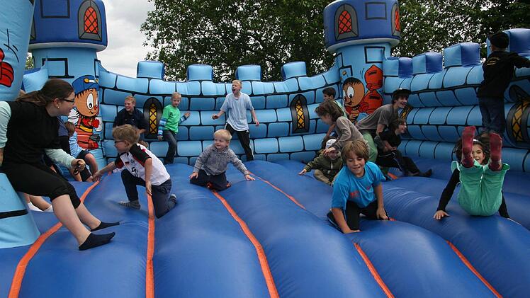 In den Pausen war die Hüpfburg immer belagert.