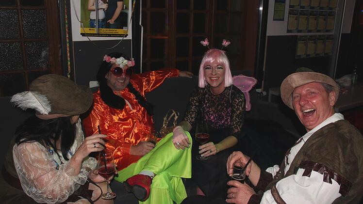 Impressionen von der Höchstadter Rosenmontagsparty. Foto: Johanna Blum