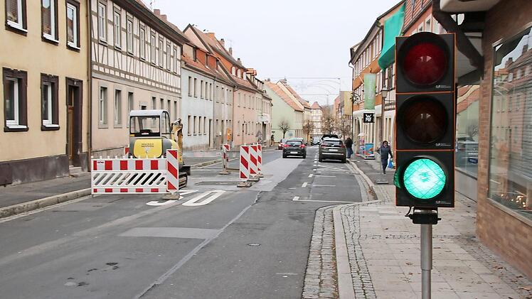 In der Münnerstädter Veit-Stoß-Straße ist ein Kanalschacht hergerichtet worden.  Foto: Thomas Malz