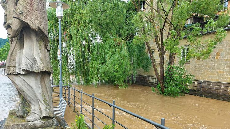 Unwetter in Zeil: Überschwemmung überrascht demente Frau