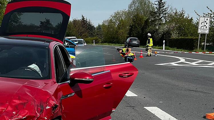 Himmelkron: Mann hält Autos an und springt auf Dächer - Polizei äußert Verdacht