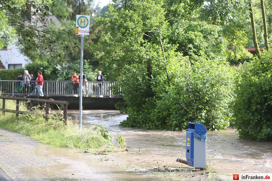 Erneuter Starkregen setzt Ortschaften unter Wasser