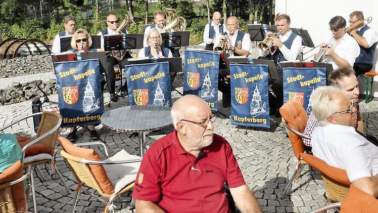 Die Kupferberger Stadtkapelle unterhielt die Gäste mit zünftigen Weisen. Foto: Klaus-Peter Wulf