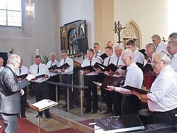 Der Männergesangverein "Cäcilia" Steinberg lädt zum Chorkonzert am kommenden Sonntag in die Pfarrkirche Steinberg. Das Bild stammt aus einem Vorjahr, als der Männerchor eine Soirée ebenfalls im Gotteshaus bereicherte. Foto: Heike Schülein/Archiv
