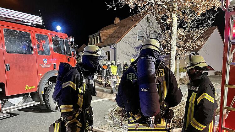 Sieben Verletzte bei Brand in Wachenroth: Rauchmelder rettete Familie mit vier Kindern das Leben