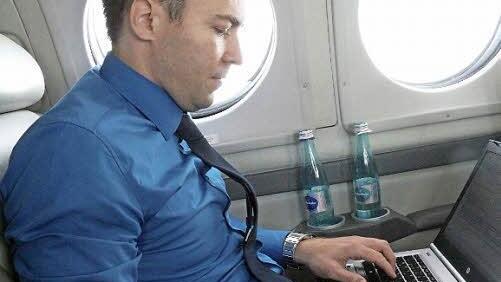 Jobst Hülsemann bereitet sich auf sein Meeting vor.