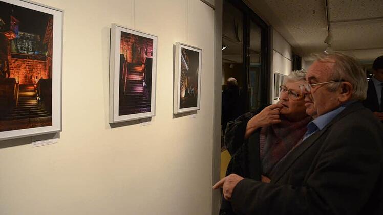 "Richtig schön!" so oder ähnlich war es immer wieder beim Rundgang durch die Fotogalerie zu hören. Foto: Karl-Heinz Hofmann