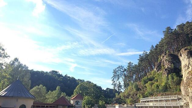 Im Felsenbad Pottenstein kann man die f&uuml;r die Fr&auml;nkischen Schweiz bekannten Felsen im Wasser genie&szlig;en.